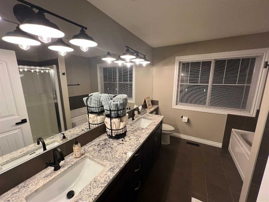 2117 Reunion Boulevard Nw, Airdrie, AB - Indoor Photo Showing Bathroom