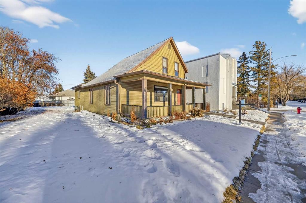 4806 49 Street, Olds, AB - Outdoor