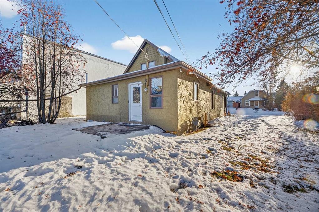 4806 49 Street, Olds, AB - Outdoor