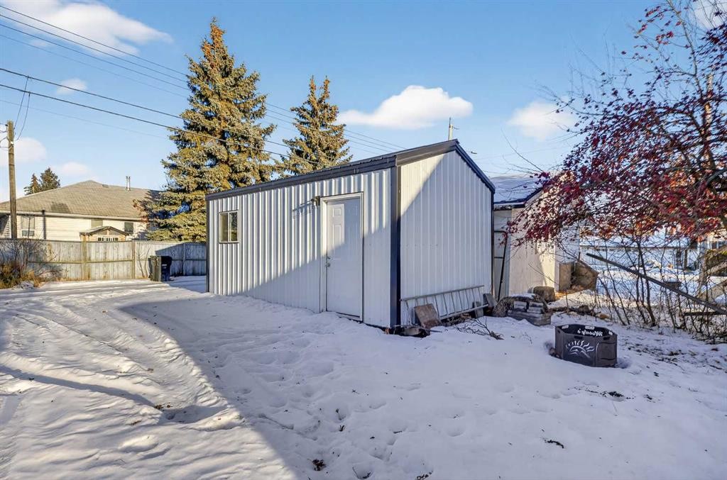 4806 49 Street, Olds, AB - Outdoor