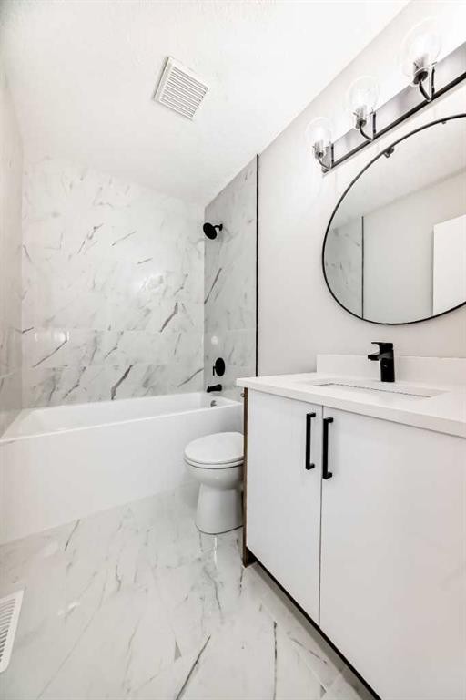 6791 Malvern Road Ne, Calgary, AB - Indoor Photo Showing Bathroom
