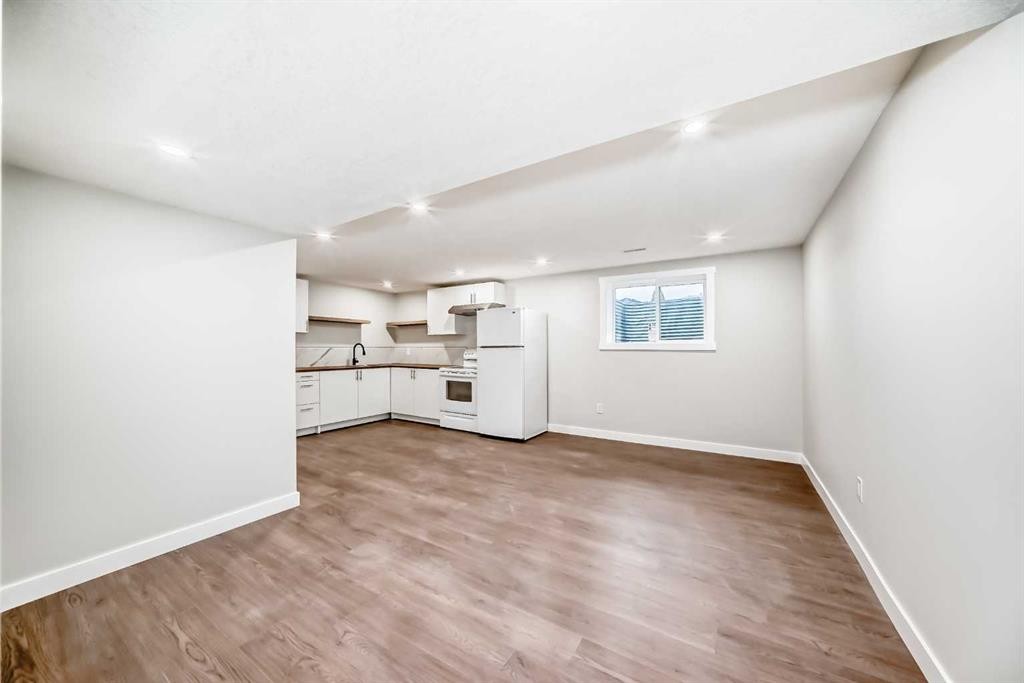 6791 Malvern Road Ne, Calgary, AB - Indoor Photo Showing Other Room