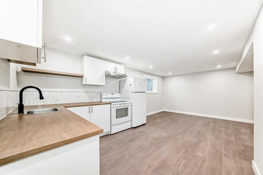 6791 Malvern Road Ne, Calgary, AB - Indoor Photo Showing Kitchen