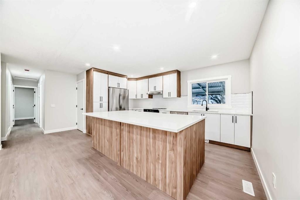 6791 Malvern Road Ne, Calgary, AB - Indoor Photo Showing Kitchen