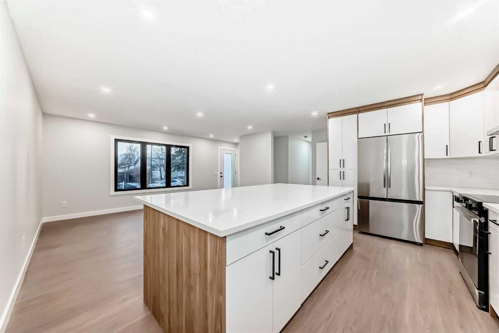 6791 Malvern Road Ne, Calgary, AB - Indoor Photo Showing Kitchen