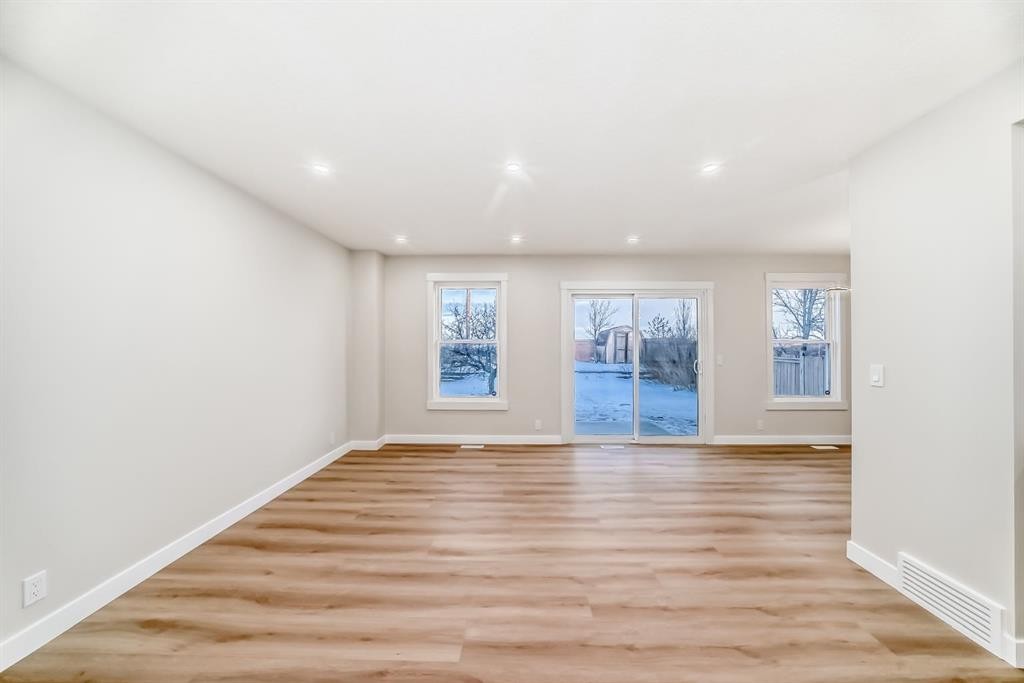 100 Beddington Circle Ne, Calgary, AB - Indoor Photo Showing Other Room