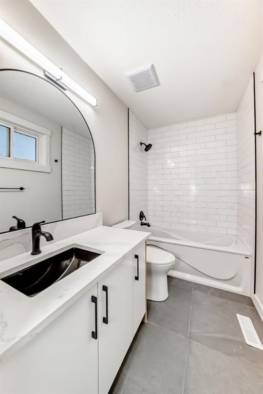 100 Beddington Circle Ne, Calgary, AB - Indoor Photo Showing Bathroom