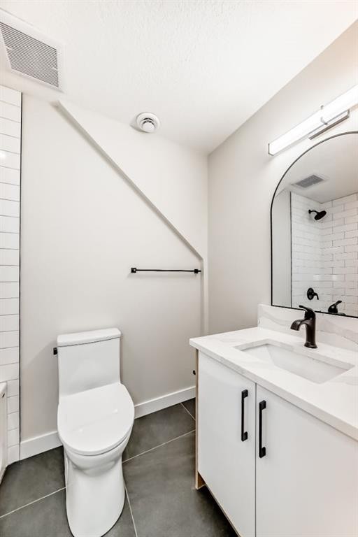 100 Beddington Circle Ne, Calgary, AB - Indoor Photo Showing Bathroom