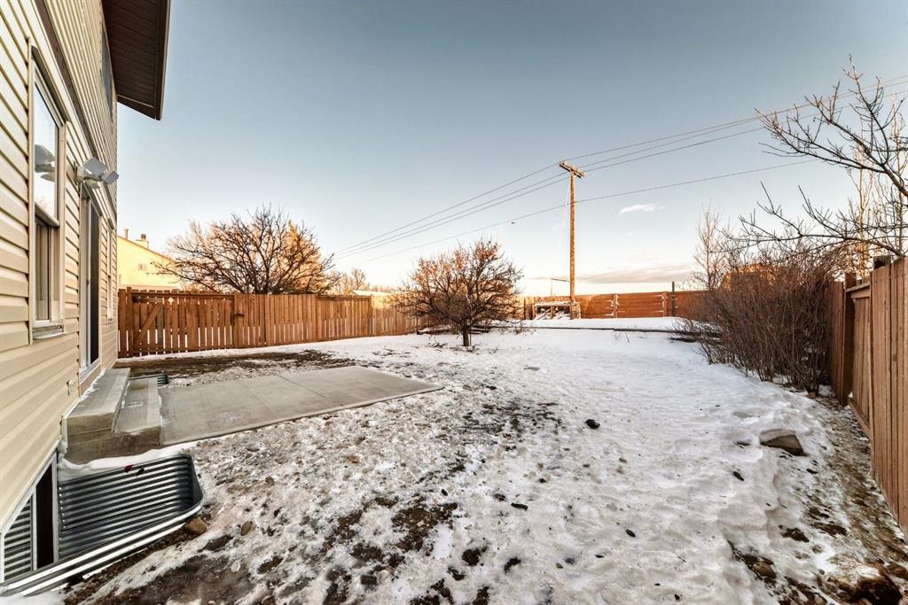 100 Beddington Circle Ne, Calgary, AB - Outdoor