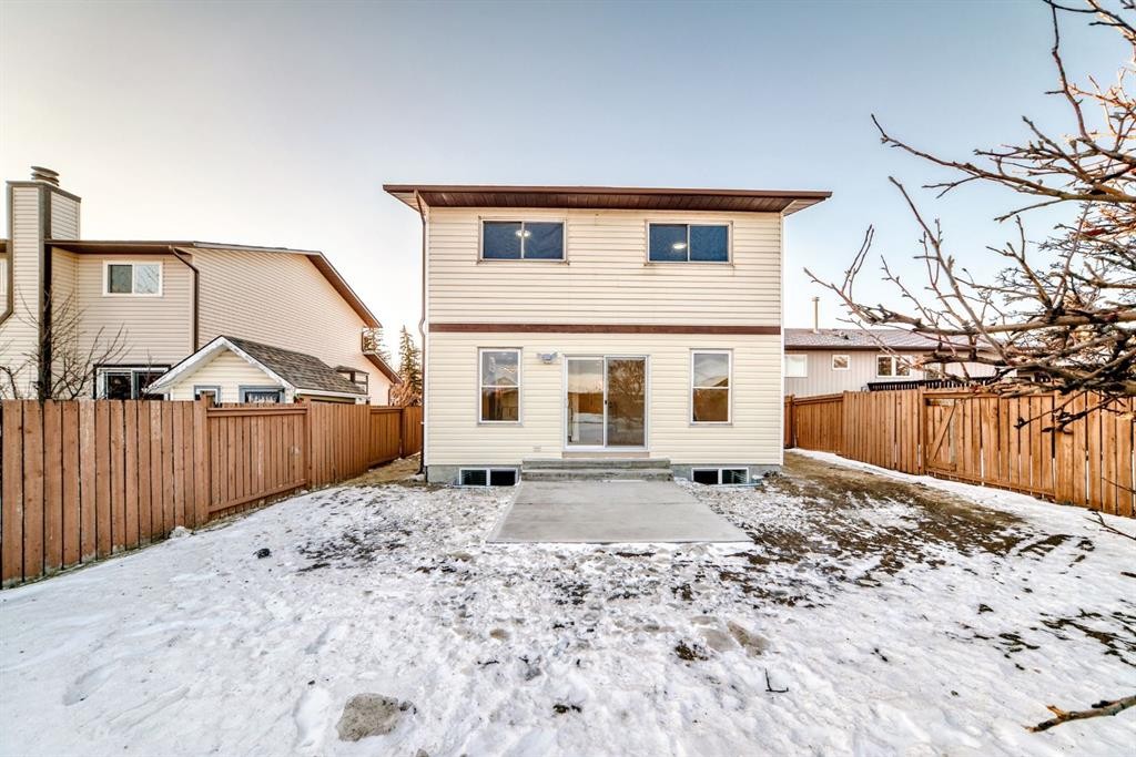100 Beddington Circle Ne, Calgary, AB - Outdoor