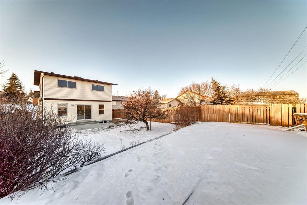 100 Beddington Circle Ne, Calgary, AB - Outdoor