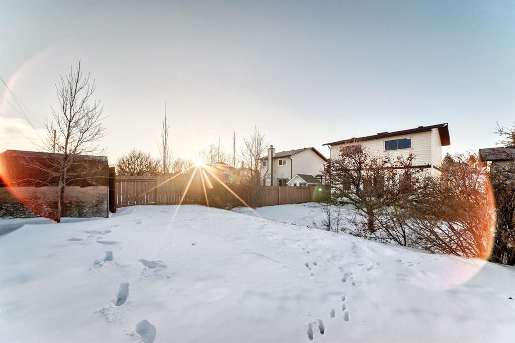 100 Beddington Circle Ne, Calgary, AB - Outdoor