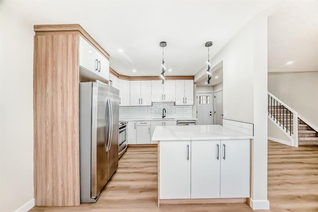 100 Beddington Circle Ne, Calgary, AB - Indoor Photo Showing Kitchen With Upgraded Kitchen