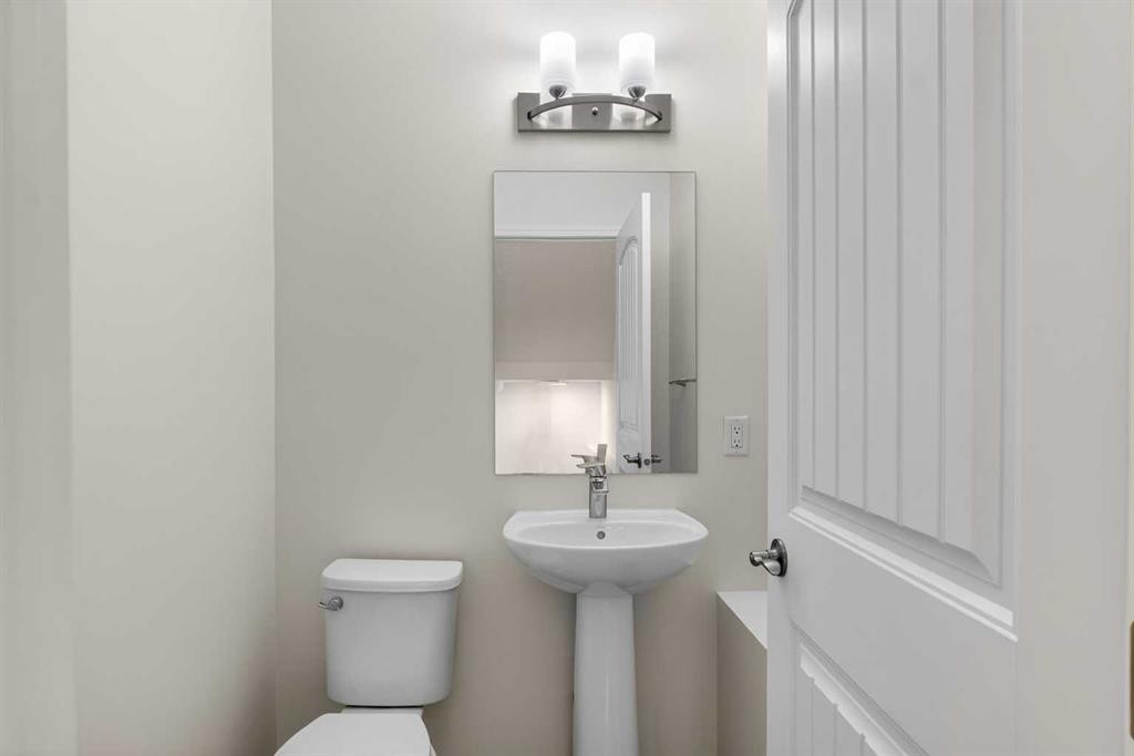 104 Masters Link Se, Calgary, AB - Indoor Photo Showing Bathroom