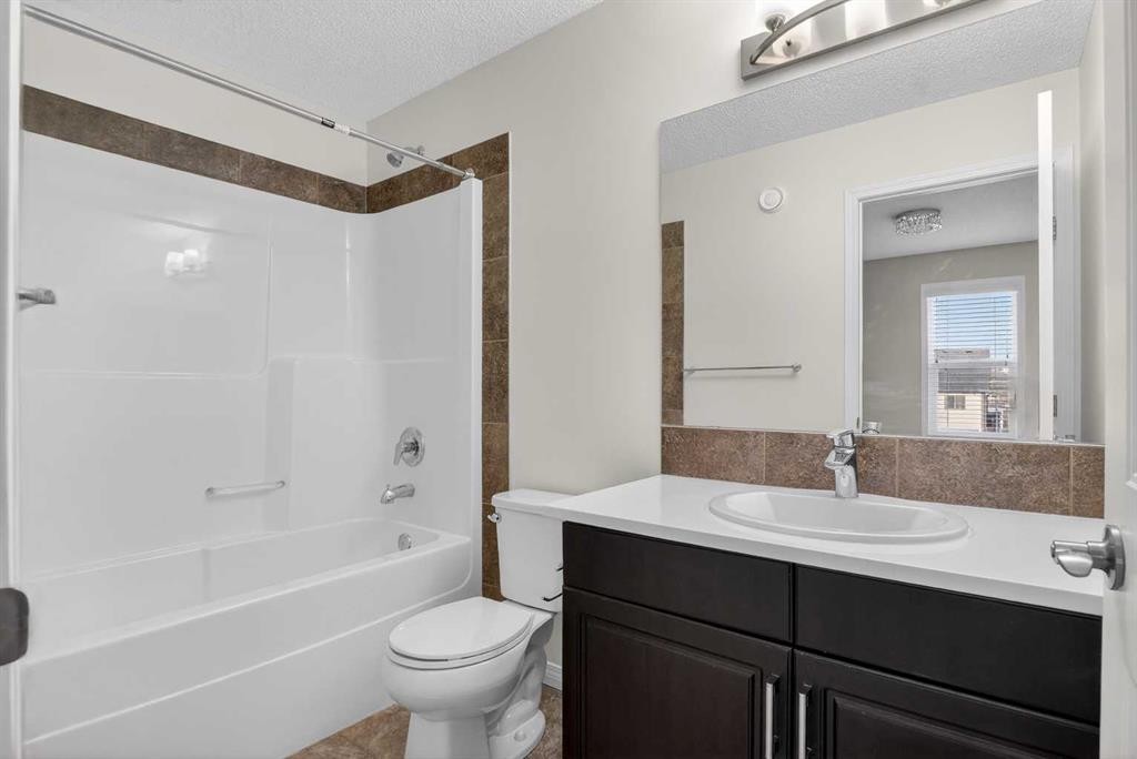 104 Masters Link Se, Calgary, AB - Indoor Photo Showing Bathroom