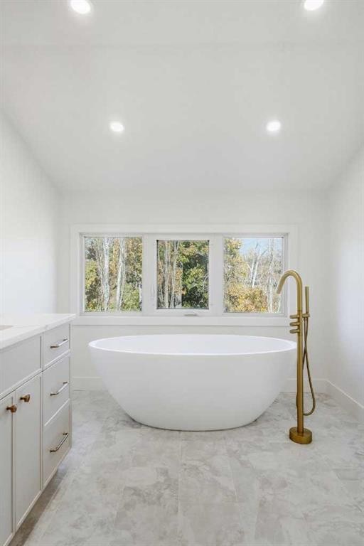 1016 Mapleglade Drive Se, Calgary, AB - Indoor Photo Showing Bathroom