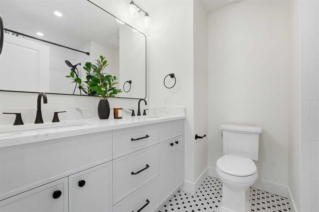 1016 Mapleglade Drive Se, Calgary, AB - Indoor Photo Showing Bathroom