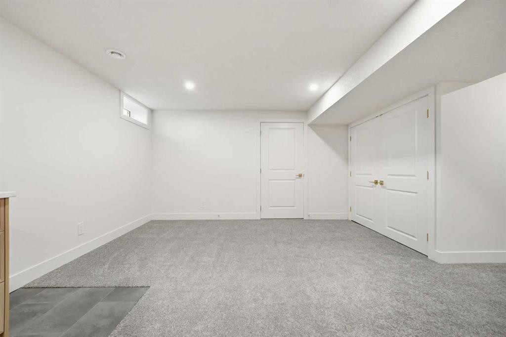 1016 Mapleglade Drive Se, Calgary, AB - Indoor