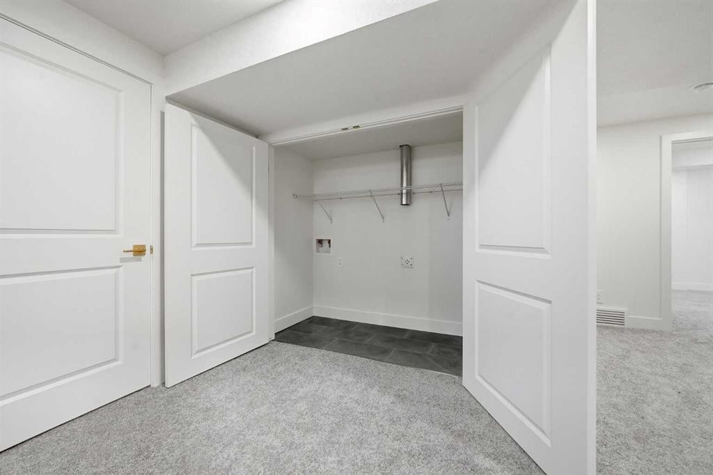 1016 Mapleglade Drive Se, Calgary, AB - Indoor Photo Showing Other Room