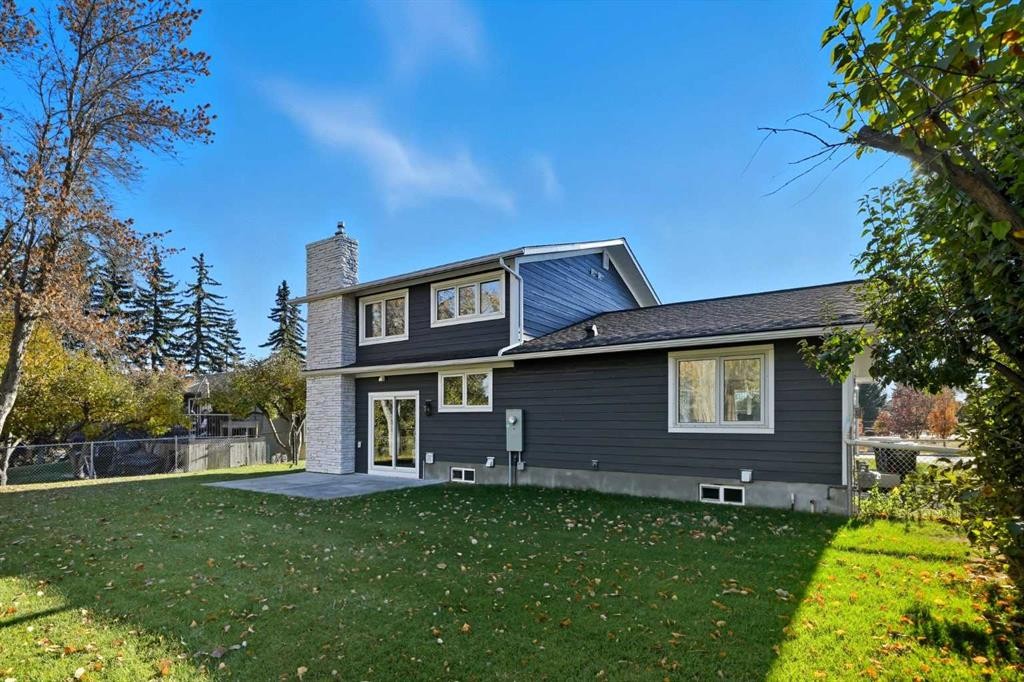 1016 Mapleglade Drive Se, Calgary, AB - Outdoor