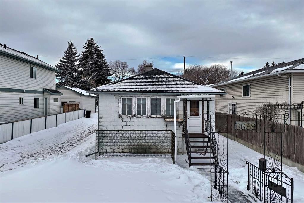 6639 19 Street Se, Calgary, AB - Outdoor
