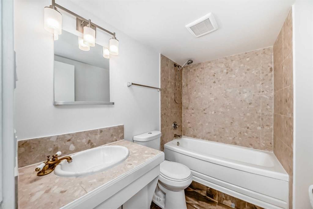 102-316 1 Avenue Ne, Calgary, AB - Indoor Photo Showing Bathroom