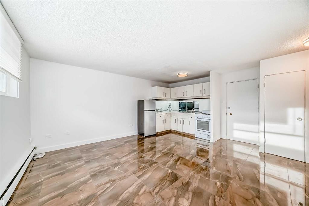 102-316 1 Avenue Ne, Calgary, AB - Indoor Photo Showing Other Room