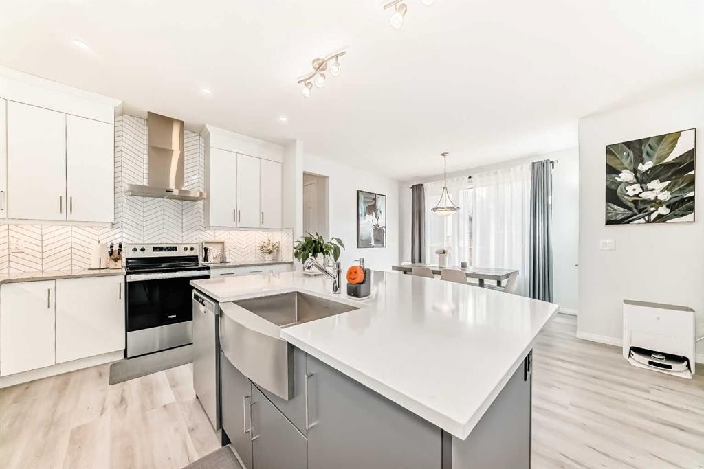 257 Carrington Way Nw, Calgary, AB - Indoor Photo Showing Kitchen With Upgraded Kitchen