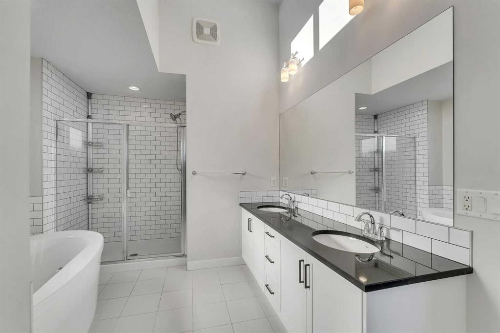 34 Sage Bluff Heights Nw, Calgary, AB - Indoor Photo Showing Bathroom