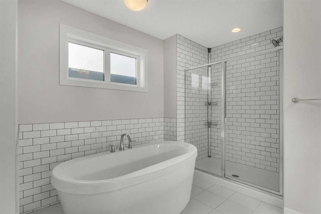 34 Sage Bluff Heights Nw, Calgary, AB - Indoor Photo Showing Bathroom