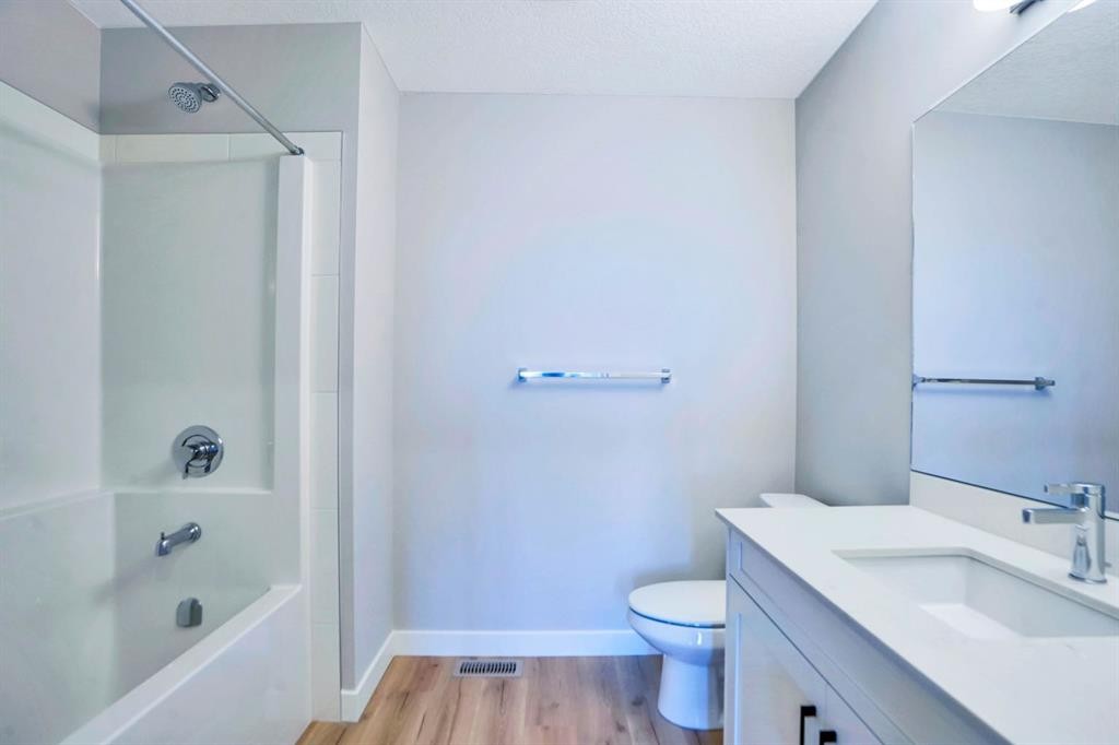 73 Sage Hill Heights Nw, Calgary, AB - Indoor Photo Showing Bathroom