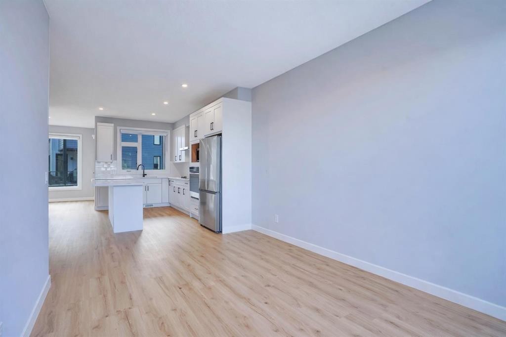 73 Sage Hill Heights Nw, Calgary, AB - Indoor Photo Showing Kitchen