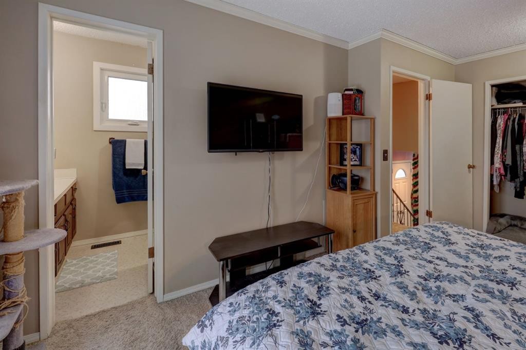 136 Templeby Place Ne, Calgary, AB - Indoor Photo Showing Bedroom