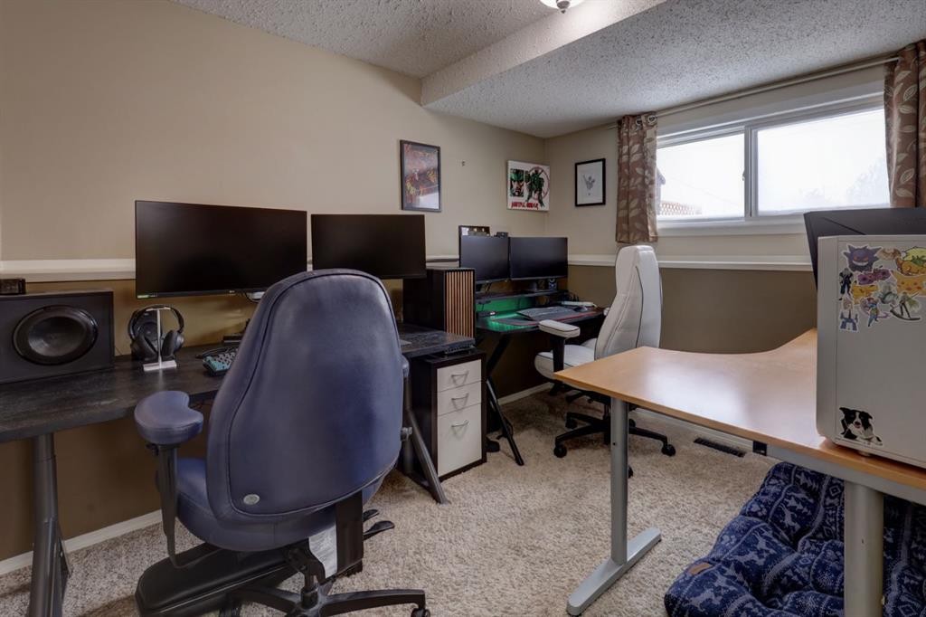 136 Templeby Place Ne, Calgary, AB - Indoor Photo Showing Office