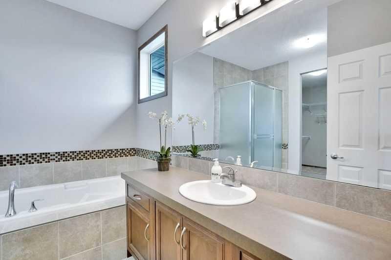 117 Walden Square Se, Calgary, AB - Indoor Photo Showing Bathroom