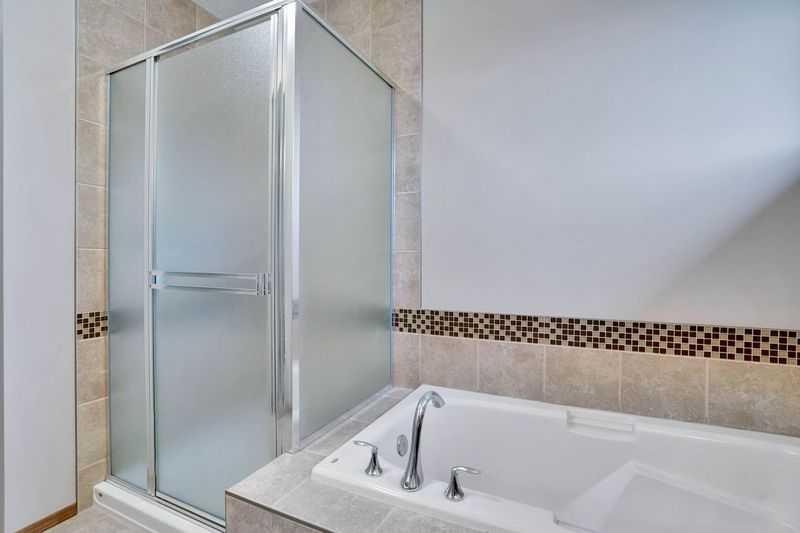 117 Walden Square Se, Calgary, AB - Indoor Photo Showing Bathroom