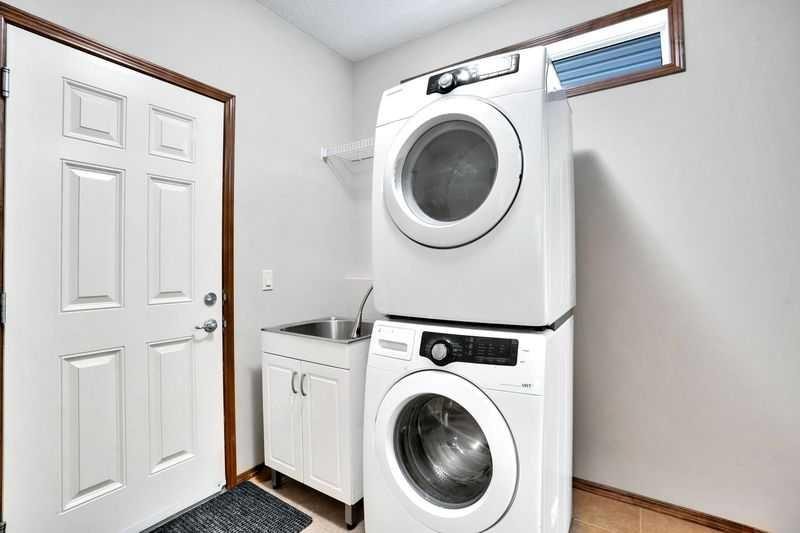 117 Walden Square Se, Calgary, AB - Indoor Photo Showing Laundry Room