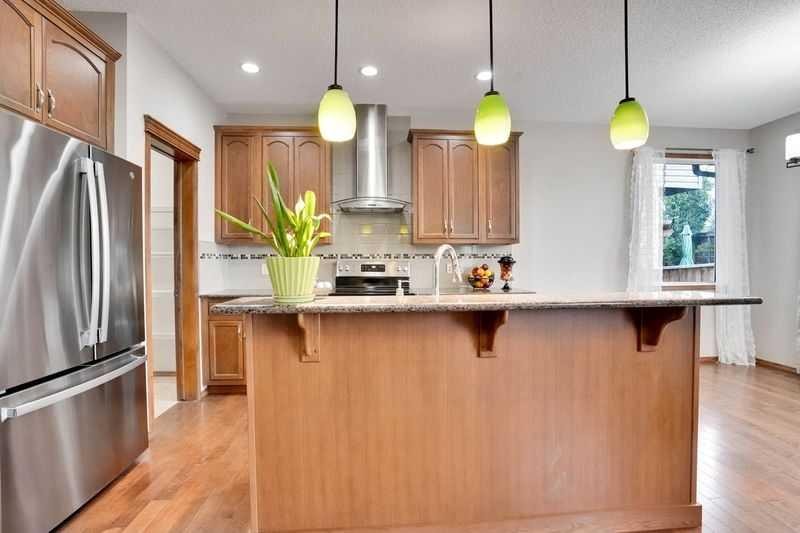 117 Walden Square Se, Calgary, AB - Indoor Photo Showing Kitchen With Upgraded Kitchen