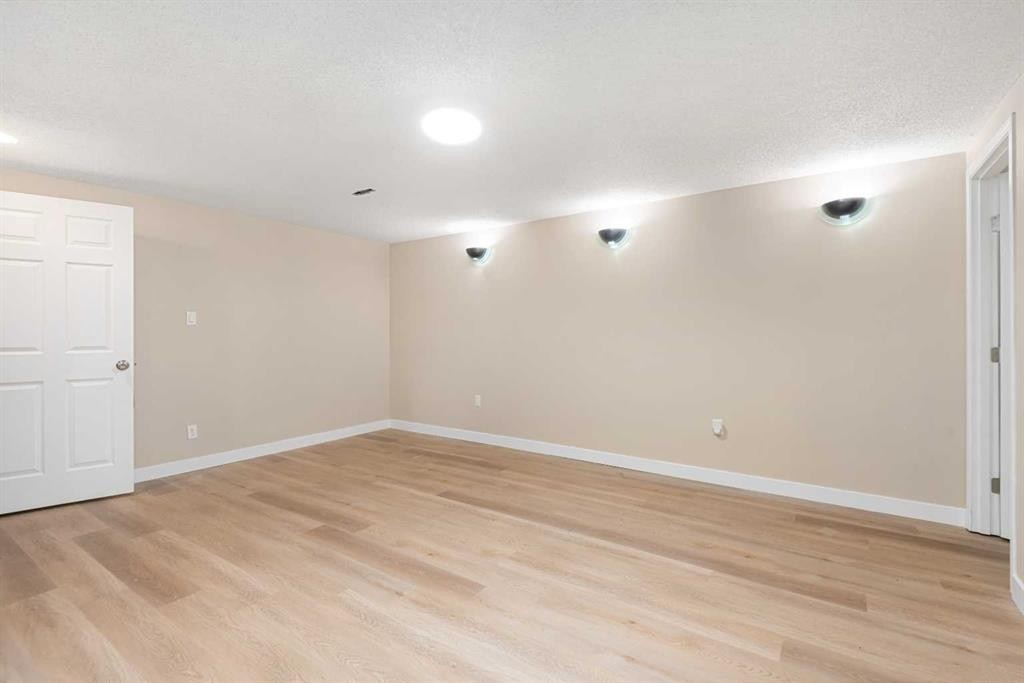 268 Madeira Place Ne, Calgary, AB - Indoor Photo Showing Other Room