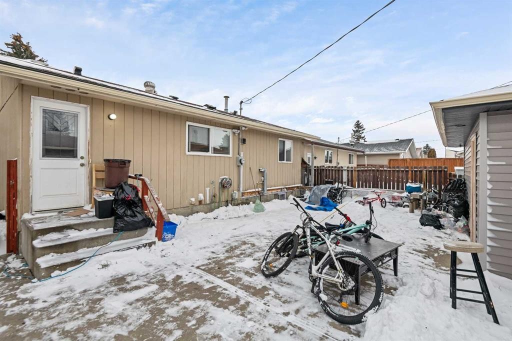 268 Madeira Place Ne, Calgary, AB - Outdoor With Exterior