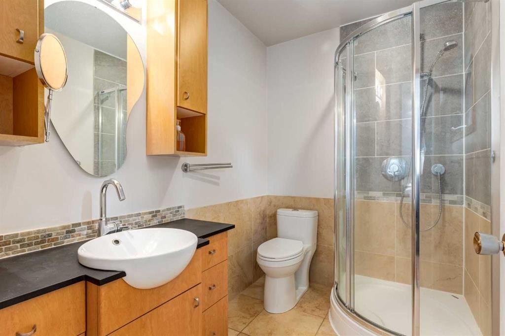 7103 Hunterwood Road Nw, Calgary, AB - Indoor Photo Showing Bathroom