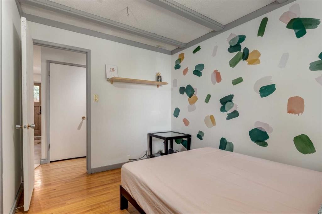 7103 Hunterwood Road Nw, Calgary, AB - Indoor Photo Showing Bedroom