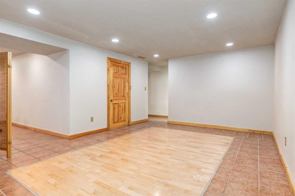 7103 Hunterwood Road Nw, Calgary, AB - Indoor Photo Showing Other Room