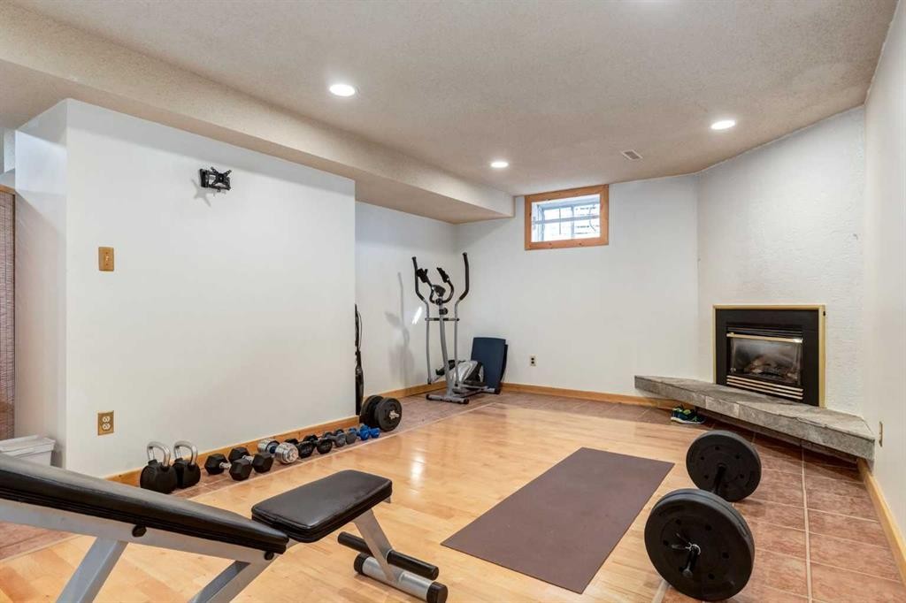 7103 Hunterwood Road Nw, Calgary, AB - Indoor Photo Showing Gym Room