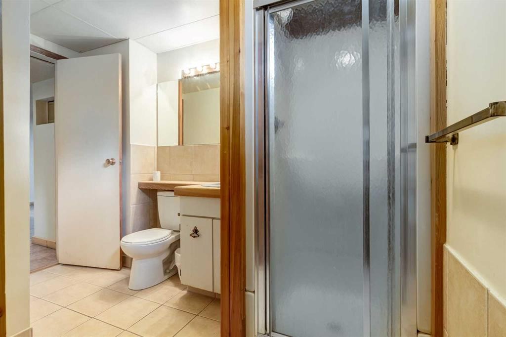 7103 Hunterwood Road Nw, Calgary, AB - Indoor Photo Showing Bathroom