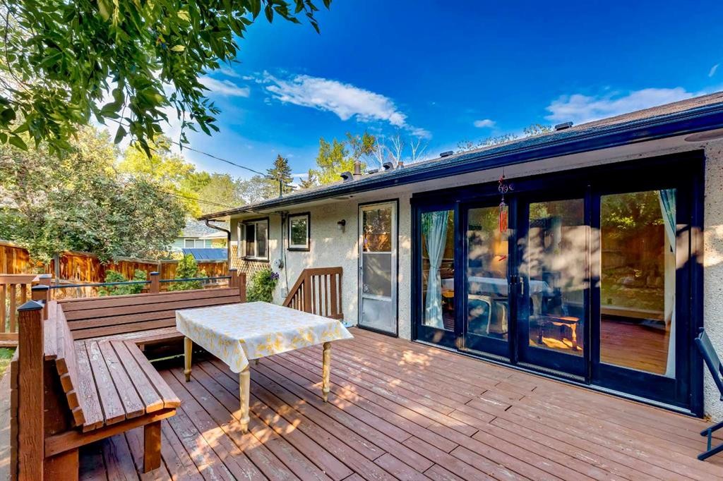 7103 Hunterwood Road Nw, Calgary, AB - Outdoor With Deck Patio Veranda With Exterior