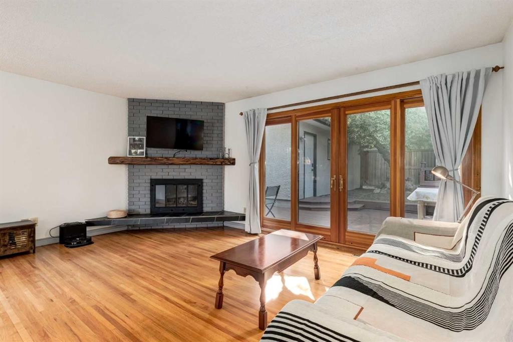 7103 Hunterwood Road Nw, Calgary, AB - Indoor Photo Showing Living Room With Fireplace