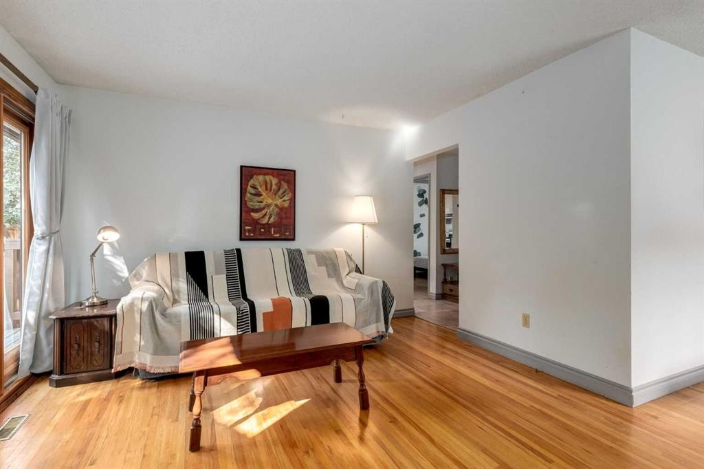 7103 Hunterwood Road Nw, Calgary, AB - Indoor