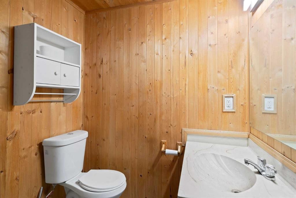 84 Maranda Close Ne, Calgary, AB - Indoor Photo Showing Bathroom