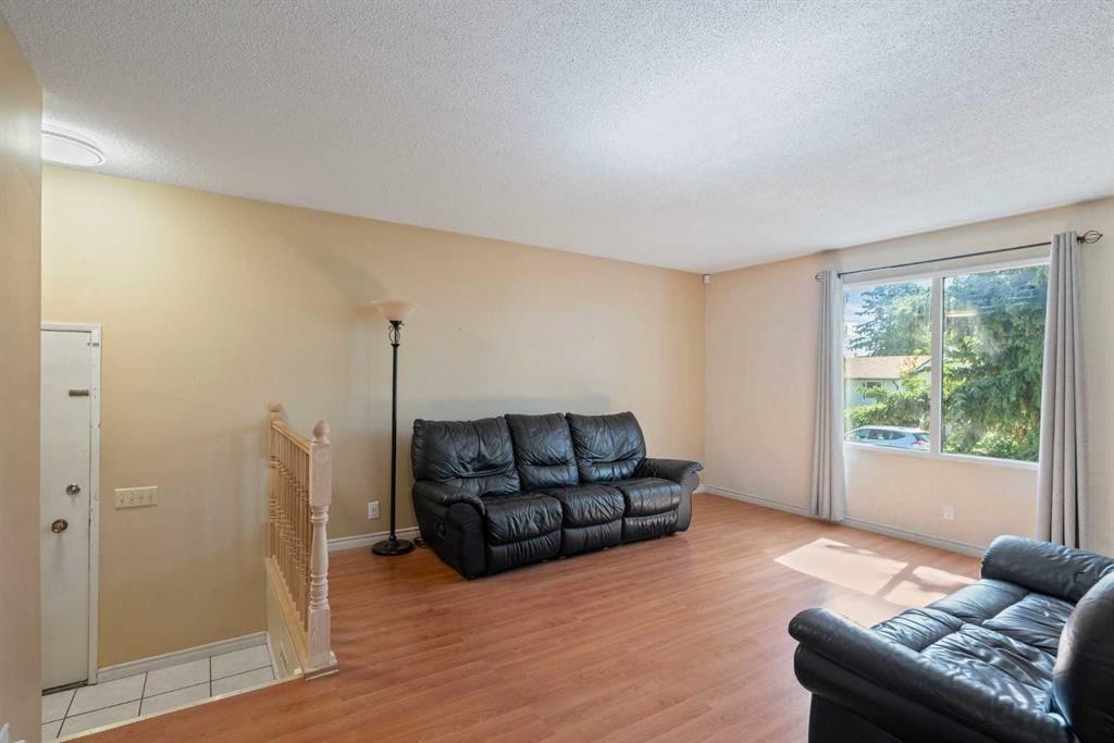 84 Maranda Close Ne, Calgary, AB - Indoor Photo Showing Living Room